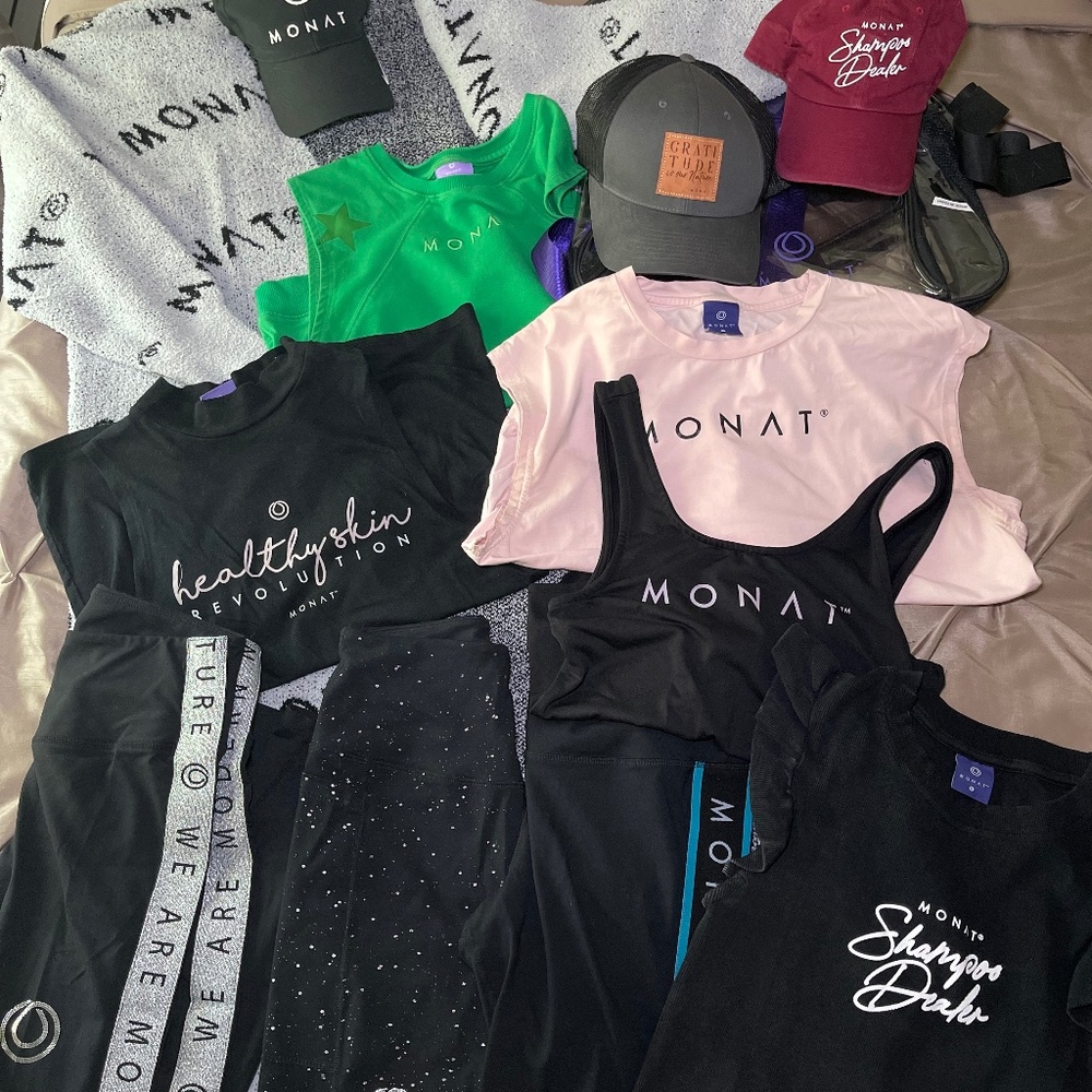 Bundle of casual everyday wear by Monat